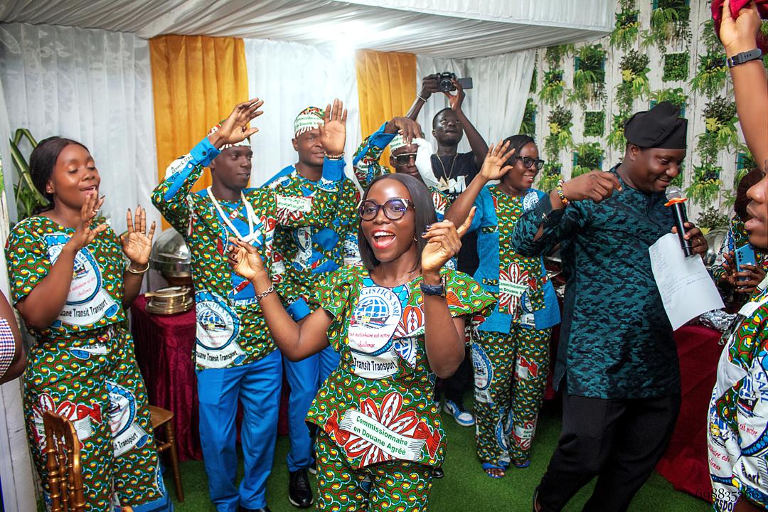 Ambiance festive chez Realogistics Sarl